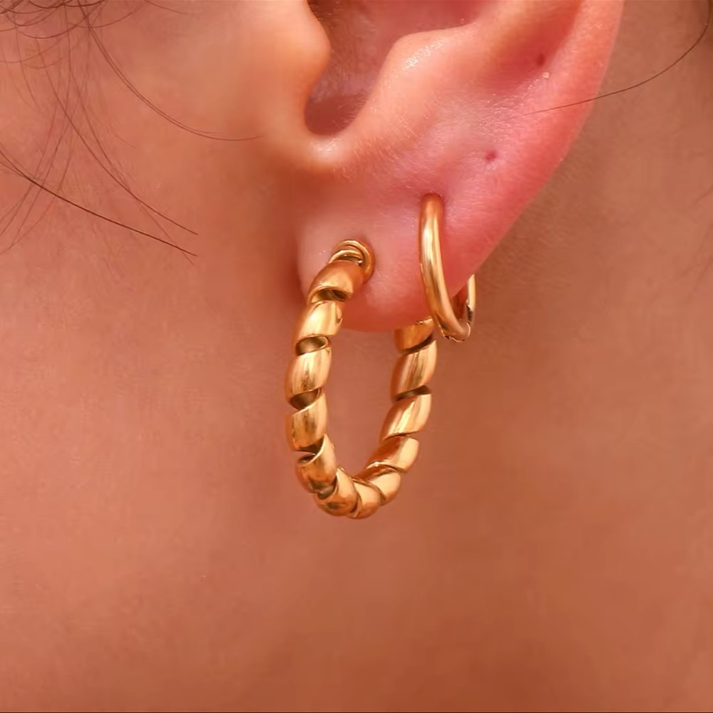◾️18K Gold Plated Twine Hoop Earrings
